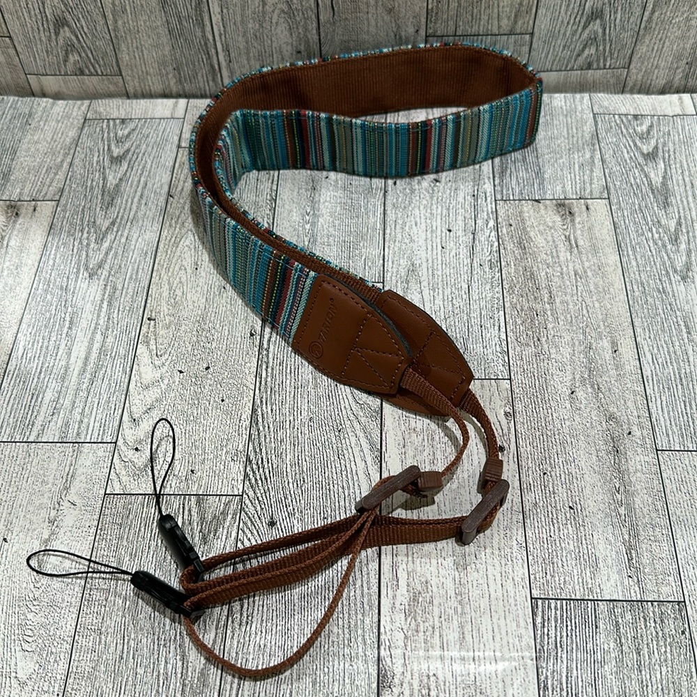 Tarion turquoise striped camera strap
